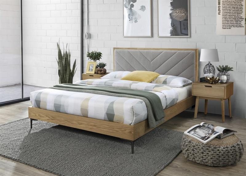 Letto matrimoniale in legno e tesssuto Margaretann Grigio (1)